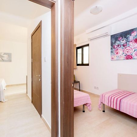 Islet Promenade Seafront Family Apartment With 2 Balconies By Getawaysmalta Σεντ Πόλς Μπέι Εξωτερικό φωτογραφία