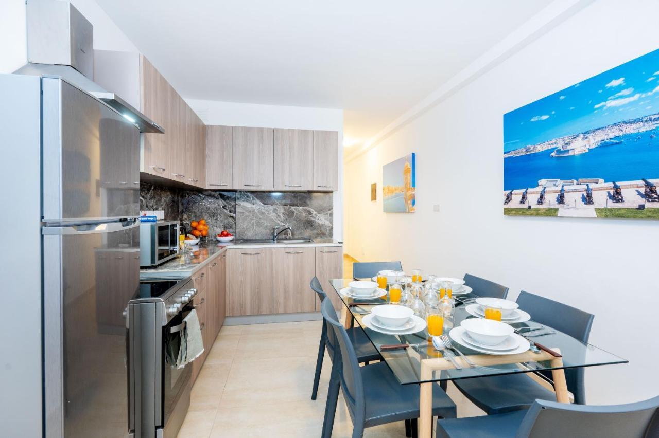 Islet Promenade Seafront Family Apartment With 2 Balconies By Getawaysmalta Σεντ Πόλς Μπέι Εξωτερικό φωτογραφία