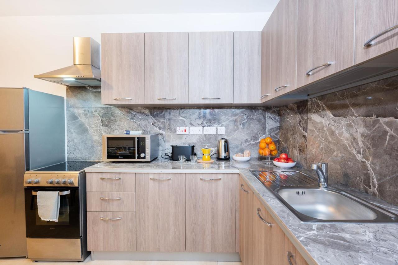 Islet Promenade Seafront Family Apartment With 2 Balconies By Getawaysmalta Σεντ Πόλς Μπέι Εξωτερικό φωτογραφία
