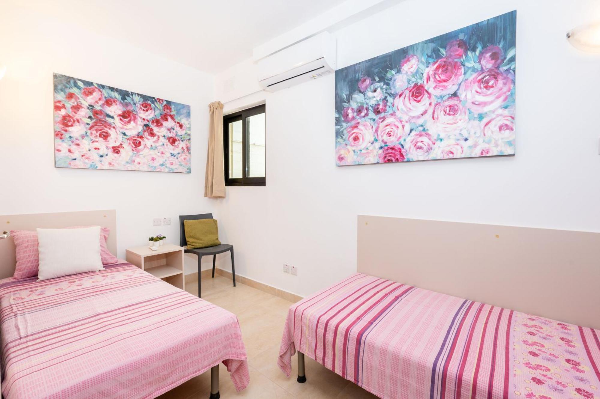 Islet Promenade Seafront Family Apartment With 2 Balconies By Getawaysmalta Σεντ Πόλς Μπέι Εξωτερικό φωτογραφία